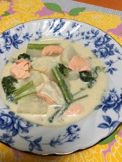 旨味たっぷり鮭と蕪の豆乳味噌スープ-レシピのメイン写真