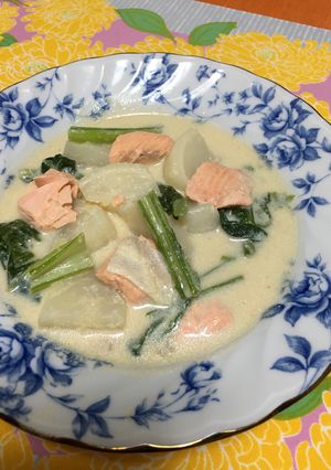 旨味たっぷり鮭と蕪の豆乳味噌スープ-レシピのメイン写真
