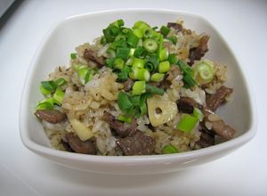 牛カルビ肉で作るピリ辛ガーリックライス-レシピのメイン写真