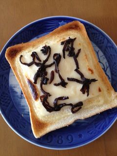 きくらげの佃煮のせチーズトースト-レシピのメイン写真