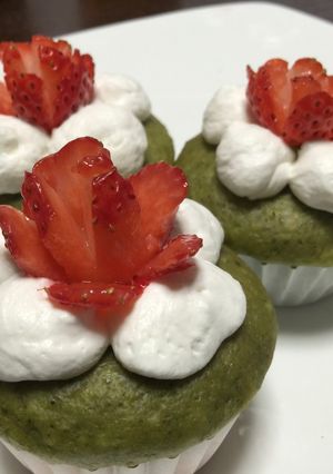 簡単！母の日にいちご花の抹茶カップケーキ-レシピのメイン写真