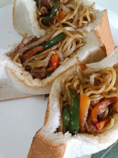ランチにも☆ポケットサンド焼そばパン☆-レシピのメイン写真