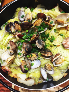 春キャベツとあさりのペペロンチーノ蒸し-レシピのメイン写真