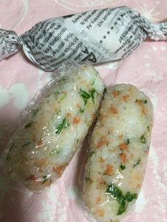 水菜と鮭フレークのスティックおにぎり-レシピのメイン写真