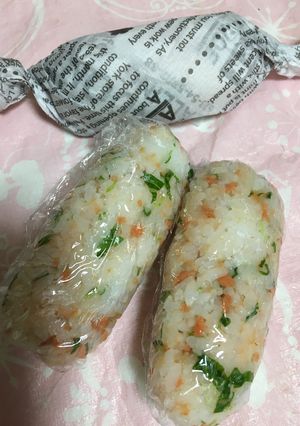 水菜と鮭フレークのスティックおにぎり-レシピのメイン写真