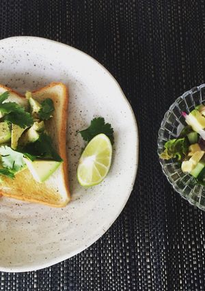 bills風 パクチーアボカドトースト-レシピのメイン写真