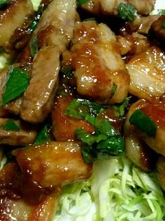 簡単美味しいカリカリ豚バラの梅肉炒め♡-レシピのメイン写真