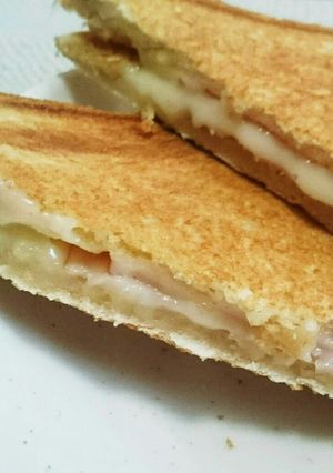フライパンで♡チーズとろけるホットサンド-レシピのメイン写真