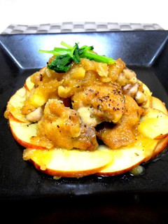 鶏モモのおろしリンゴ焼き三つ葉添え-レシピのメイン写真