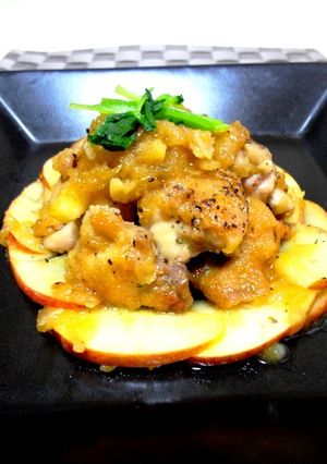 鶏モモのおろしリンゴ焼き三つ葉添え-レシピのメイン写真