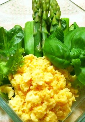 野菜にオン☺ごまドレスクランブルエッグ-レシピのメイン写真