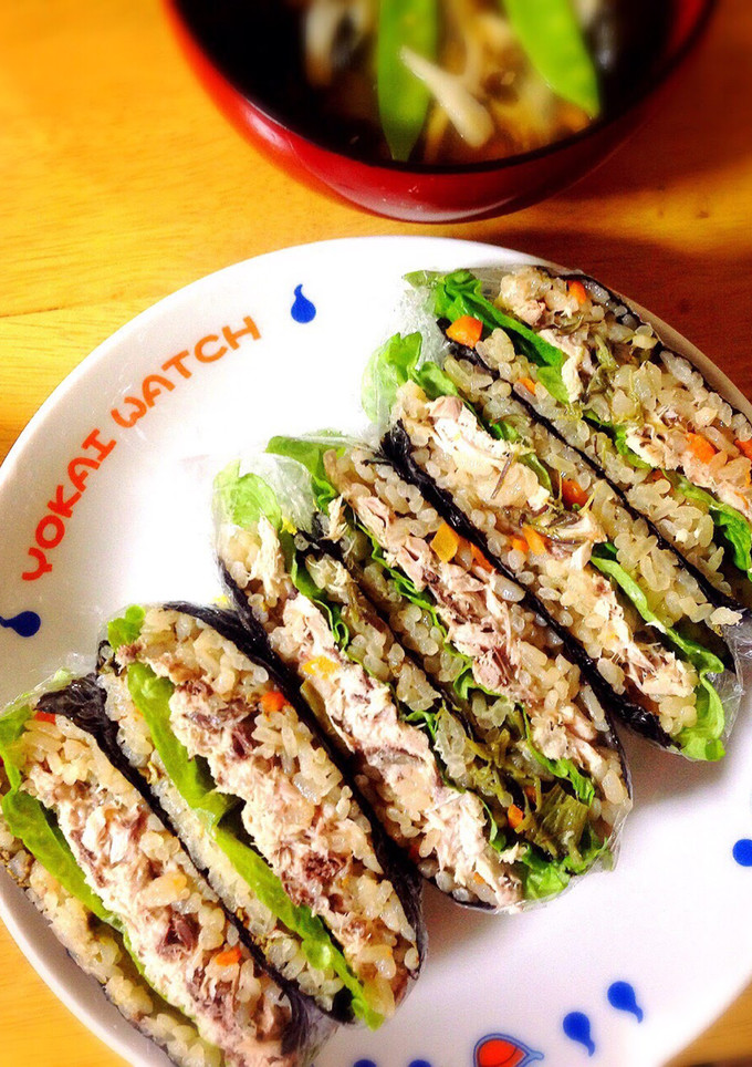 わらびの炊き込み御飯でなまり節おにぎらず-レシピのメイン写真