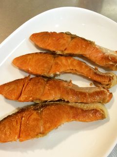 一人暮らしを始めた君に 鮭を焼く-レシピのメイン写真