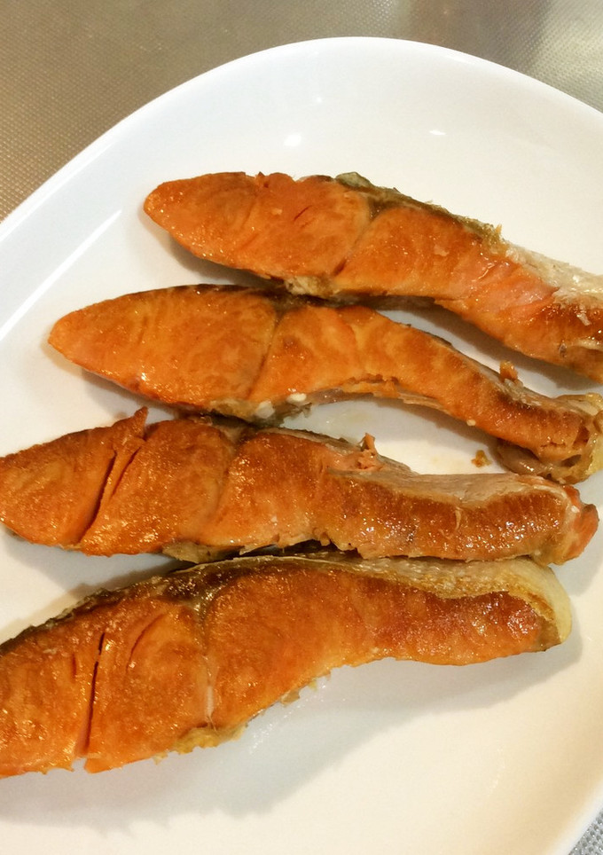 一人暮らしを始めた君に 鮭を焼く-レシピのメイン写真