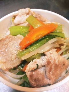 ご飯が進む!小松菜と豚肉の塩こうじ炒め-レシピのメイン写真