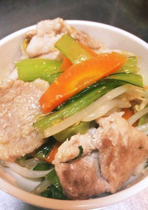 ご飯が進む！小松菜と豚肉の塩こうじ炒め-レシピのメイン写真