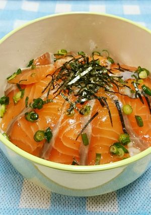 病みつきになっちゃう♡サーモンの漬け丼-レシピのメイン写真