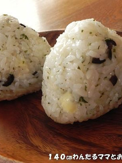 簡単★オリーブとチーズのオイルおにぎり-レシピのメイン写真