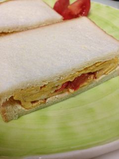 トマトマリネ入り洋風卵焼きサンド-レシピのメイン写真