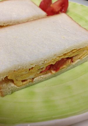 トマトマリネ入り洋風卵焼きサンド-レシピのメイン写真