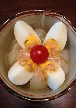 まるごと新玉ねぎとゆで卵の温サラダ-レシピのメイン写真