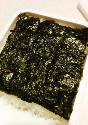 お弁当に忍ばせる優しさ(のり弁の海苔)-レシピのメイン写真