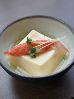 卵豆腐にカニカマ・貝割れをのせて-レシピのメイン写真