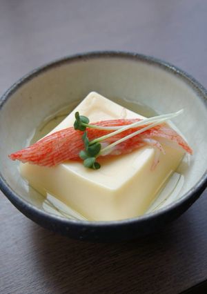 卵豆腐にカニカマ・貝割れをのせて-レシピのメイン写真