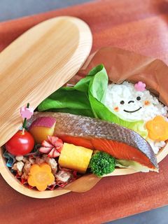 簡単シャケ弁当♡キャラ弁♡女子弁当-レシピのメイン写真