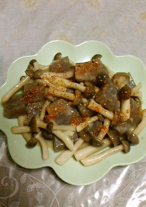 しめじと蒟蒻の味噌バター深煎りごま炒め-レシピのメイン写真