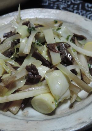 うど&燻製鹿肉のオリーブ油炒め -レシピのメイン写真