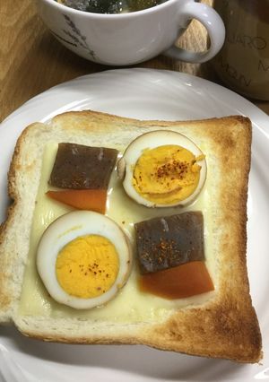 卵と蒟蒻の甘辛煮をのせたチーズトースト-レシピのメイン写真