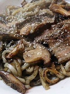 キノコたっぷり!いかすみうどん-レシピのメイン写真