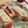 ピーナツバターとバナナのオープンサンド