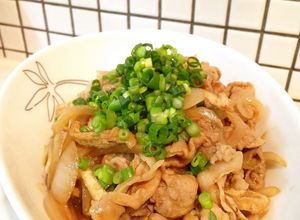 簡単メイン☆豚こま油揚げのすき焼き風炒め-レシピのメイン写真
