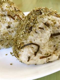 ☆ごま油香る とろろ昆布&昆布おにぎり-レシピのメイン写真