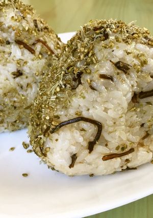 ☆ごま油香る とろろ昆布&昆布おにぎり-レシピのメイン写真