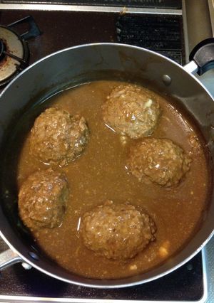 煮込みハンバーグ（チーズ・卵）-レシピのメイン写真