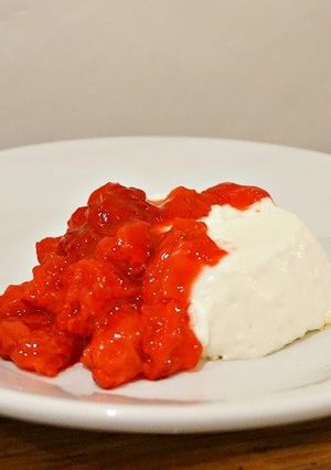 ゼラチン不使用のパンナコッタ苺ソースがけ-レシピのメイン写真
