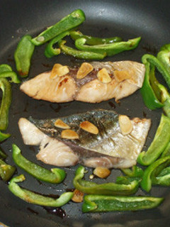 魚・ぶりのにんにく醤油焼きフライパン-レシピのメイン写真