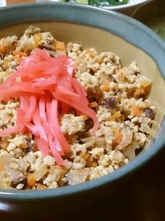 野菜入り肉と卵のそぼろ丼-レシピのメイン写真