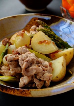 カモン暁、春の梅肉じゃが。【油不使用】-レシピのメイン写真