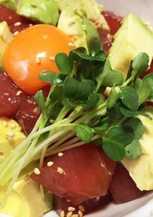 アボカドとマグロの漬け丼♬黄身を添えて！-レシピのメイン写真