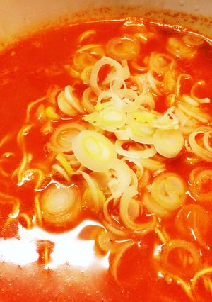 袋麺！豚骨ラーメンで旨辛アレンジ☆-レシピのメイン写真