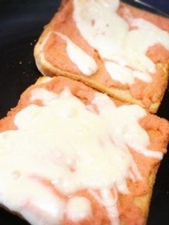 超簡単美味しい!明太マヨチーズトースト-レシピのメイン写真