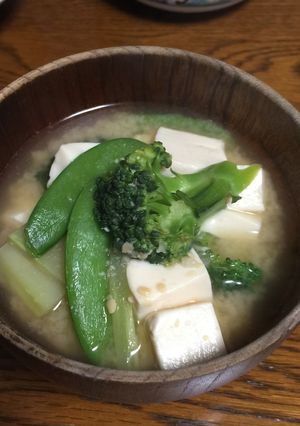 お味噌汁にブロッコリー-レシピのメイン写真