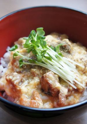 非常用袋点検、焼きとり缶の卵とじ丼-レシピのメイン写真
