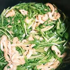 รูปของ 薄揚げと水菜の炊いたん♡