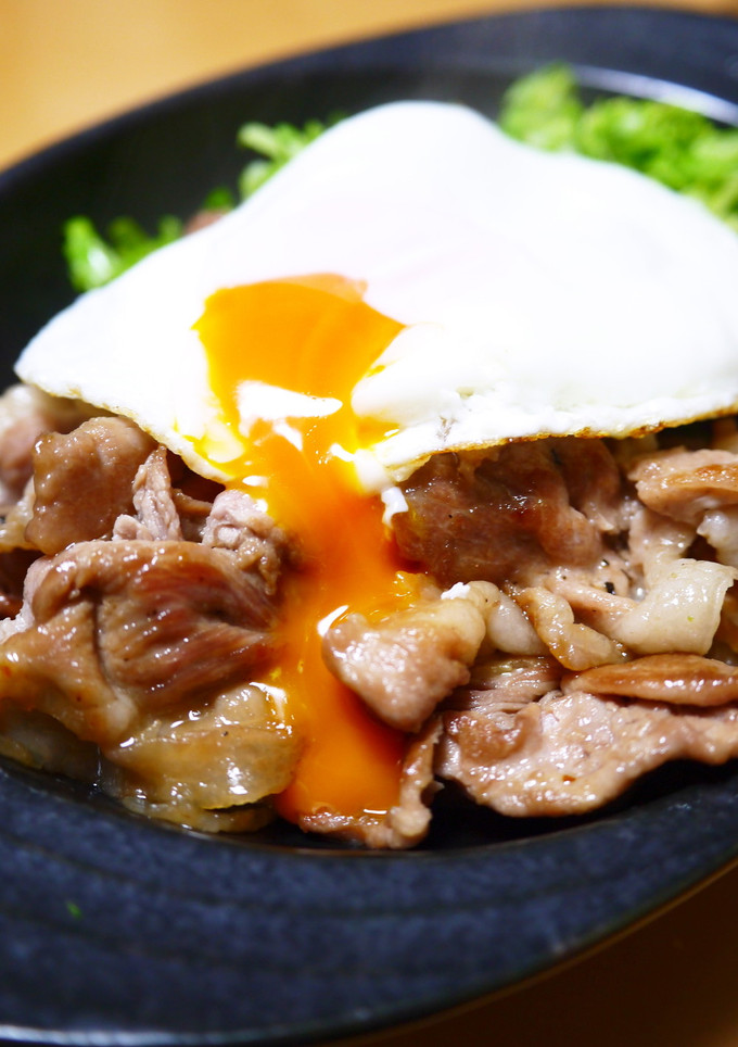 豚こまガリバタ照り焼き☆半熟目玉焼きのせ-レシピのメイン写真
