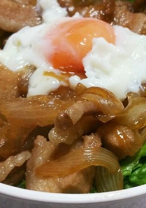 ガッツリ豚丼でガッチリ男の胃袋♥温玉のせ-レシピのメイン写真